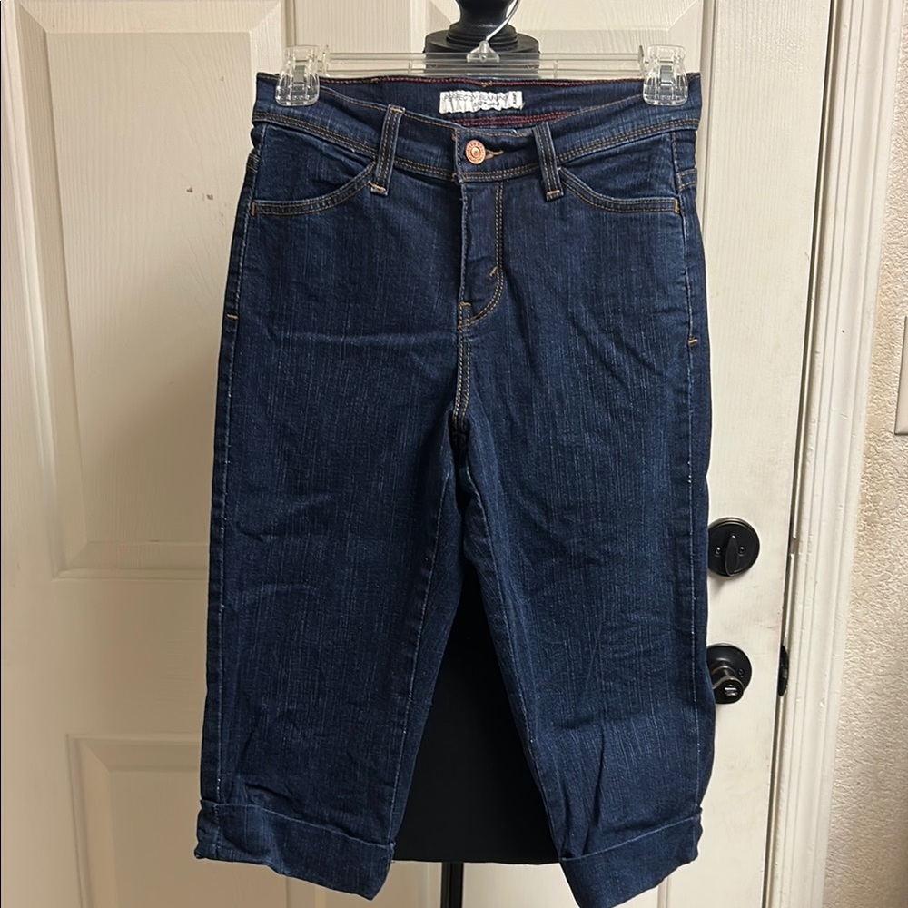 Levi's Perfectly Slimming 512 Blue Cropped Jeans Jeans, Size 2P, W 13”, 25”, EUC